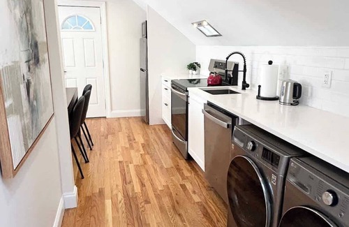 Arlington Apartment | High-End Condo with Modern Flair