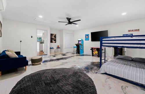 South Creek House | High End Design Home with Pool & Hot Tub Gameroom