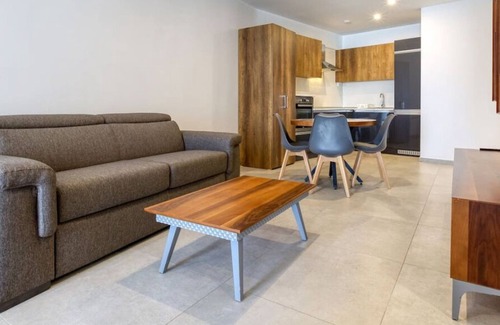 Swieqi Apartment | High floor 1BR with Pool access & WIFI in Swieqi