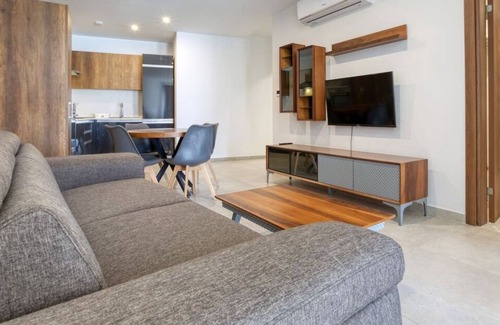 Swieqi Apartment | High floor 1BR with Pool access & WIFI in Swieqi