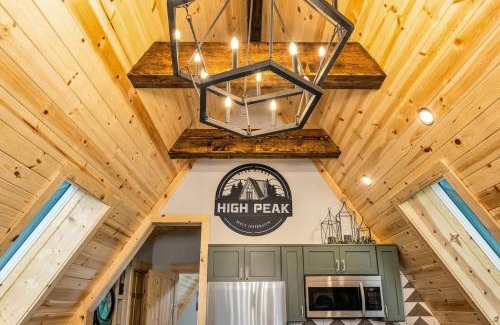 West Jefferson House | High Peak at West Jefferson A Frame