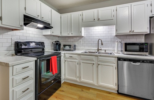 High Point House | High Point Townhome w/Patio, 1 Mi to Main Street!