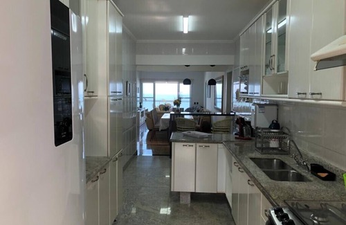 Pitangueiras Apartment | High Standard Apartment FULL FRONT TO THE SEA.