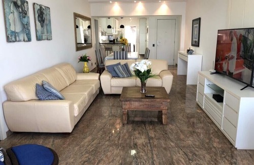 Pitangueiras Apartment | High Standard Apartment FULL FRONT TO THE SEA.