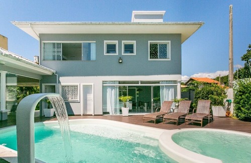 Ingleses Sul House | High standard house 300 meters from the sea with English pool and jacuzzi beach in Florianopolis