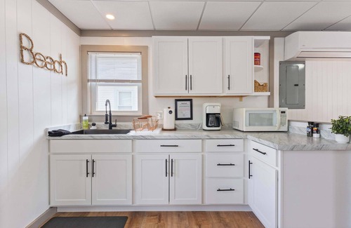 Hampton Cabin | High Tide - Heart of Hampton Beach!