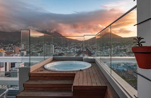 Cape Town City Centre Apartment | Highest Penthouse in City - Pool and Panoramic Views
