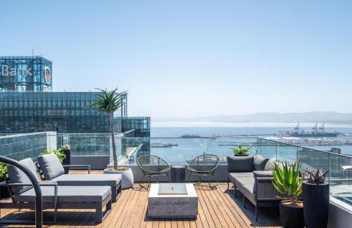 Cape Town City Centre Apartment | Highest Penthouse in City - Pool and Panoramic Views