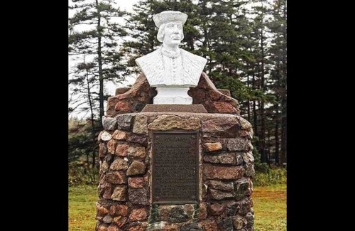 Pleasant Bay House | Highland Glamping in the cozy, sleek Greywolf