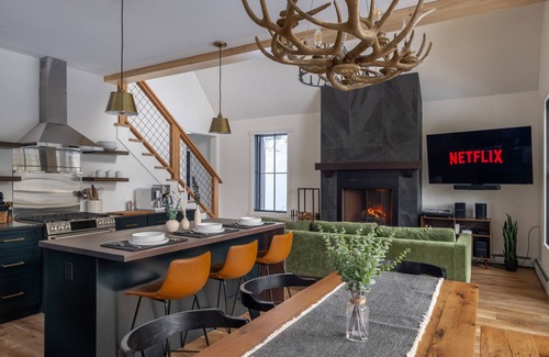 Peru House | Highland Haus: stunning ski getaway with hot tub