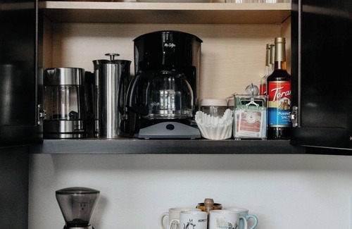 Lyle House | Highlands House - 5 acres with Mt. Hood Views. Dog Friendly!