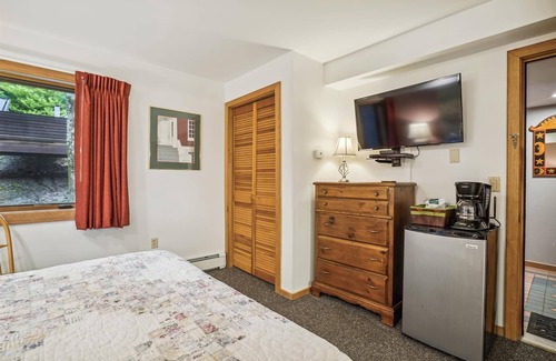 Central Vermont- Killington Hotel | Highridge B16A Delightful Hotel Room Only with pool and hot tub access