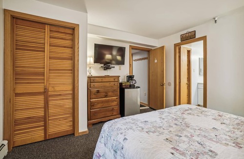 Central Vermont- Killington Hotel | Highridge B16A Delightful Hotel Room Only with pool and hot tub access