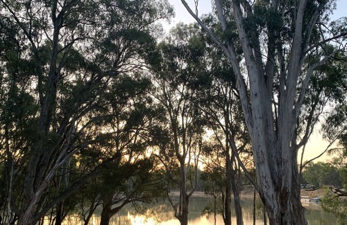 Moama Resort | Highview Waters Resort Moama , overlooking the Murray River a premier property.