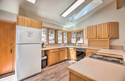 Greer Cabin | Hike, Bike & Ski, 12 Mi to Slopes: Serene Cabin