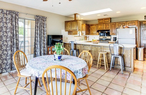 Edgewood House | Hiking Nearby! Mountain-View Home Outside ABQ