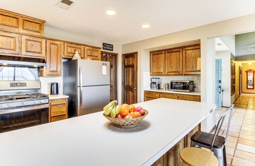 Edgewood House | Hiking Nearby! Mountain-View Home Outside ABQ