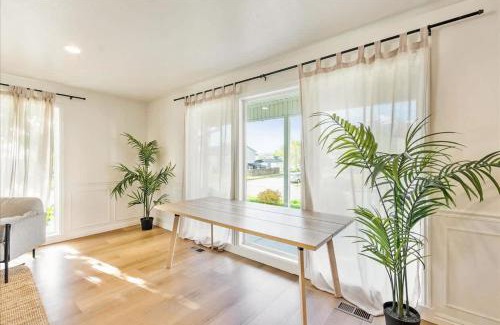 Ogden House | Hiking Trails Close By Private Room & Bathroom