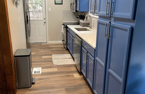 Lakehills House | Hill country getaway at Marigold Hill