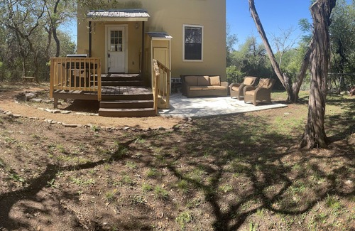 Lakehills House | Hill country getaway at Marigold Hill