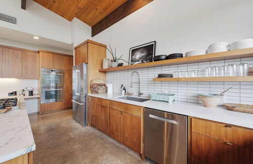 Barton Hills House | Hill Country Haven Forest Views Fire Pit Guesthouse