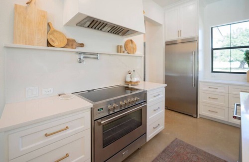 Naumanns Camp Apartment | Hill Country Retreat | Golf Club | Walk to Winery