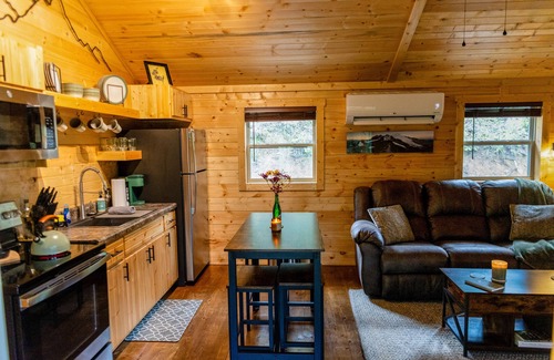Campton Cabin | Hill Haven - Secluded RRG Cabin + Hot Tub