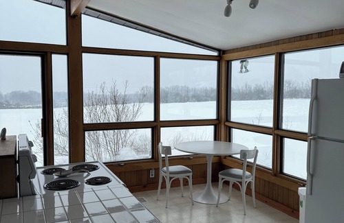 The Blue Mountains Cottage | Hill House: Cozy rural cottage with scenic views