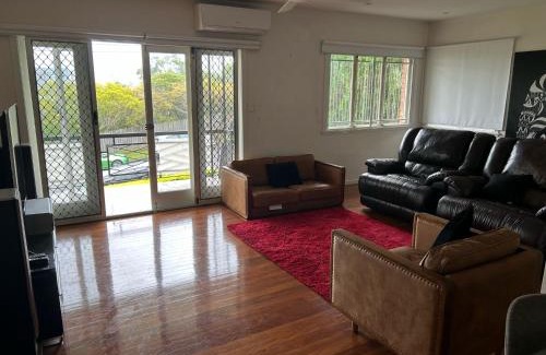 Ascot Apartment | Hill top 2-bedroom home with charming view
