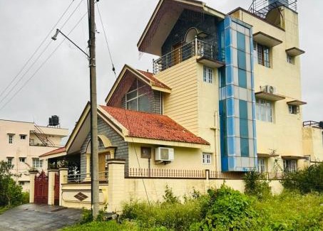 Huliyarahalli Villa | Hill-top nest