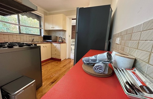 Sunbury House | Hill top view house, high speed wifi, Netflix & Prime Video