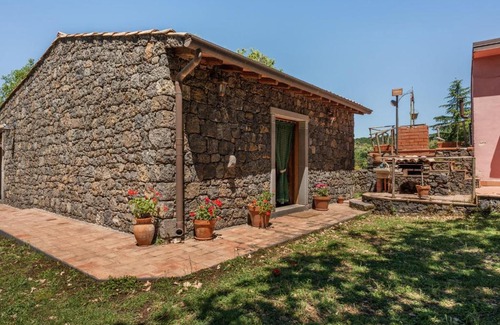 Maletto Villa | Hill-View Villa in Maletto with Garden