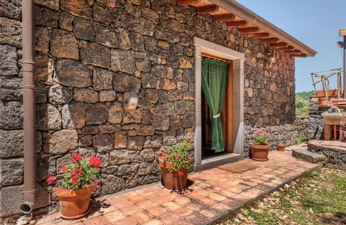 Maletto Villa | Hill-View Villa in Maletto with Garden