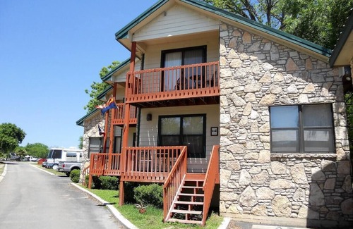 Kingsland Condo | HillCountryGetaway*FullyEquippedKitchen*BoatSlip*