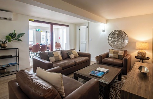 St. George's Hotel | Hillcrest Boutique Hotel, Main Villa Ground Floor Bachelor