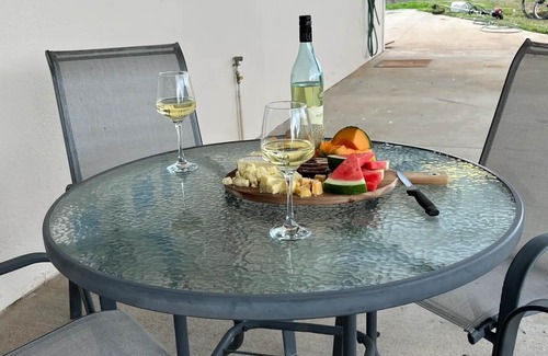 Hazelgrove House | Hillcrest Farm Stay affordable 2 bedroom apartment