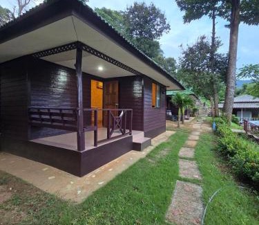 Laem Klat Hotel | Hillhouse resort
