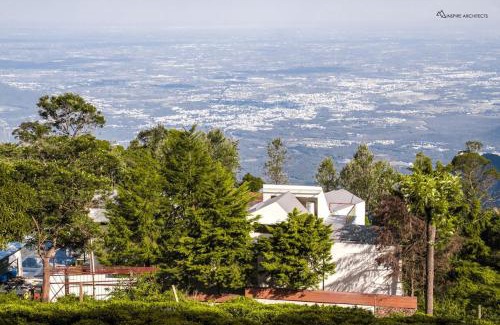 Coonoor Bed & Breakfast | Hills and Hearts Luxury Villa