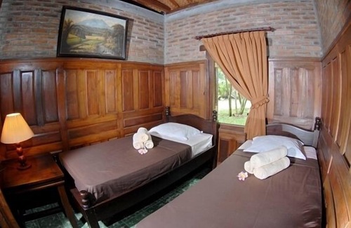 Ungaran Barat Hotel | Hills Joglo Villa