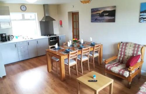 Cahirciveen Apartment | Hillside Cottage Apartment with mountain view