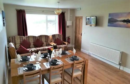 Cahirciveen Apartment | Hillside Cottage Apartment with mountain view