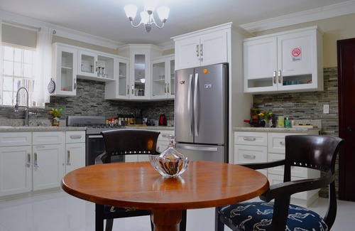 Nassau House | HILLSIDE GATED PRIVATE HOME WITH FULL SIZED SWIMMING POOL
