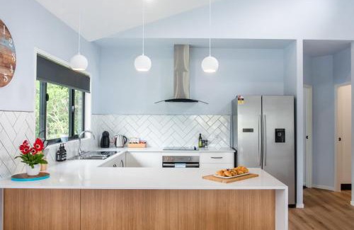Airlie Beach House | Hillside Haven - Airlie Beach