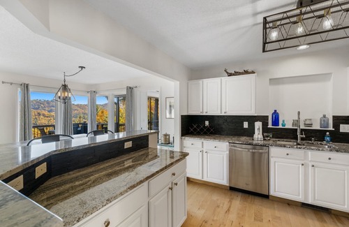Asheville House | Hillside Hideaway | Hot Tub, Views + Biltmore Pass | 12 Mins to Asheville