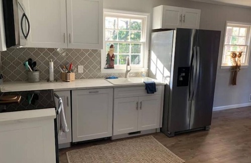 Covington House | Hillside Hideaway -Private- .8 to Covington square