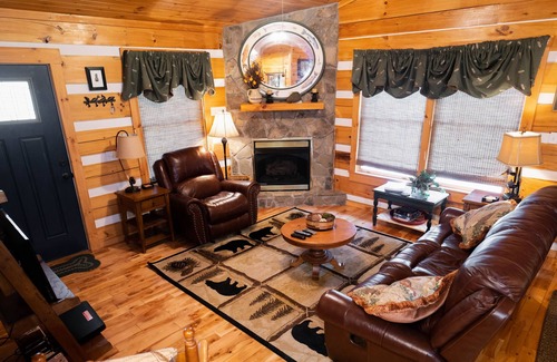 Hillsville Cabin | Hillside Hideaway
