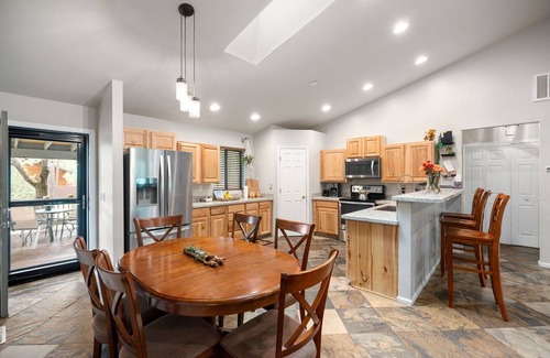 Pinetop-Lakeside Cabin | Hilltop Hideaway: Pine Paradise, Spacious Deck, Walk to Rainbow Lake