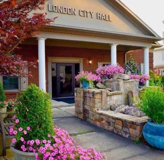 London Apartment | Hilltop Hideaway - 3BDR in Downtown London, KY