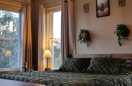 Dripping Springs House | Hilltop Saltwater Pool and Hot Tub