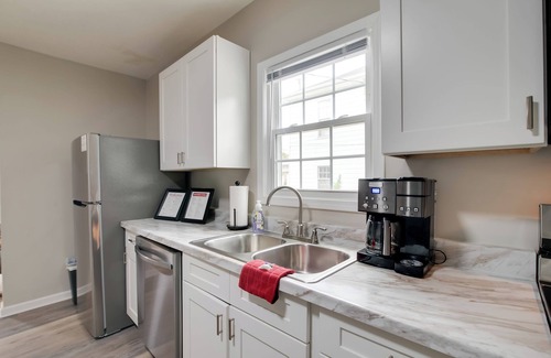 Bowling Green Cottage | Hilltopper Convenience: Modern Duplex Near WKU